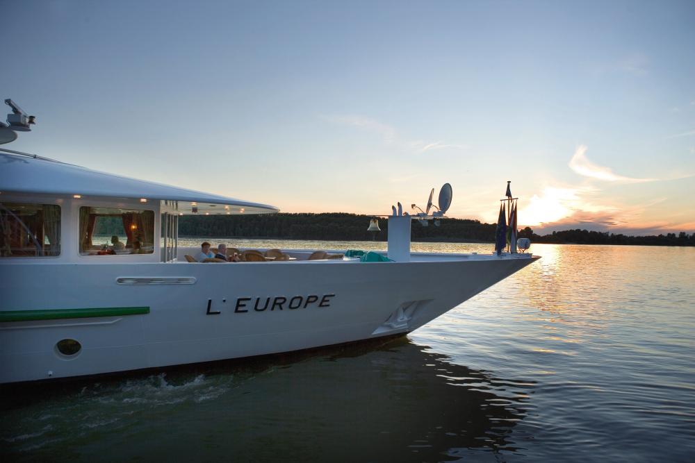 Proa del MS L´Europe navegando por el Danubio al atardecer... CRUCEROS MS CROISIEUROPE MS L EUROPE MS EUROPE CRUCEROS FLUVIALES CROISIEUROPE MS EUROPE CRUCEROS FLUVIALES CRUCEROS FLUVIALES DANUBIO CRUCEROS FLUVIALES RHIN CRUCEROS MS EUROPE CRUCEROS POR RIO CRUCEROS BARATOS BIDAIAK CREUERS CRUCEROS EN BARCO PEQUEÑO SMALL SHIP CRUISES RIVER CRUISES CROISIEUROPE RIVER CRUISES CROISIERES CROISIEUROPE BATEAU DANUBE CRUISES RHINE CRUISES CRUCEROS DANUBIO VIENA CRUCEROS BUDAPEST CRUCEROS BRATISLAVA CRUCEROS MELK CRUCEROS ABADIA DE MELK CRUCEROS OFERTAS CRUCEROS FLUVIALES OFERTAS CROISIEUROPE CRUCEROS FLUVIALES OFERTAS #CroisiEurope #MSLEUROPE #MSEUROPE #CRUCEROSFLUVIALES #RIVERCRUISES #CROISIERES #CREUERS #BIDAIAK #CRUCEROSRIO #CURCEROSDANUBIO #CRUCEROSRHIN #CRUCEROSRIN #CRUCEROSPORELDANUBIO #CRUCEROSVIENA #VIENA #BUDAPEST #MELK #WACHAU #DANUBIO #DANUBE #DANUBECRUISES #VIENNA #VIENNACRUISES #BUDAPESTCRUISES #DANUBERIVER #DANUBERIVERCRUISES #EUROPECRUISES #CRUCEOSEUROPA #CRUCEROSCROISIEUROPE